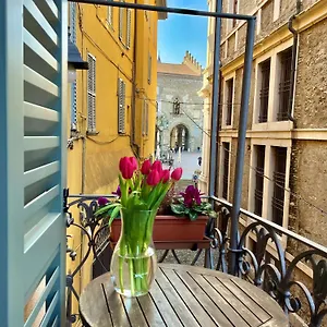 Piazza Vecchia Apartment